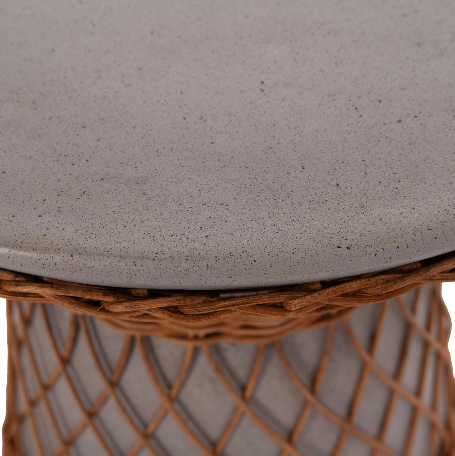 ΒΟΗΘΗΤΙΚΟ ΤΡΑΠΕΖΙ ΣΤΡΟΓΓΥΛΟ DELIA HM18167.03 FIBER CEMENT ΓΚΡΙ & RATTAN Φ40x45Υεκ