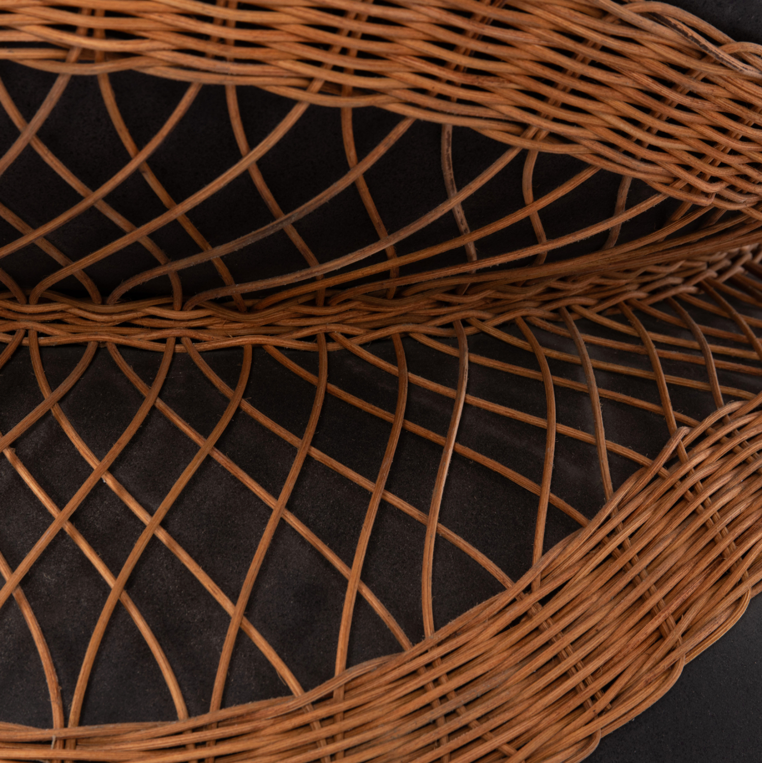 ΤΡΑΠΕΖΙ ΣΑΛΟΝΙΟΥ ΣΤΡΟΓΓΥΛΟ ANNA HM18157.01 FIBER CEMENT ΣΕ ΜΑΥΡΟ-ΦΥΣΙΚΟ RATTAN--Φ92x44.5Υεκ.