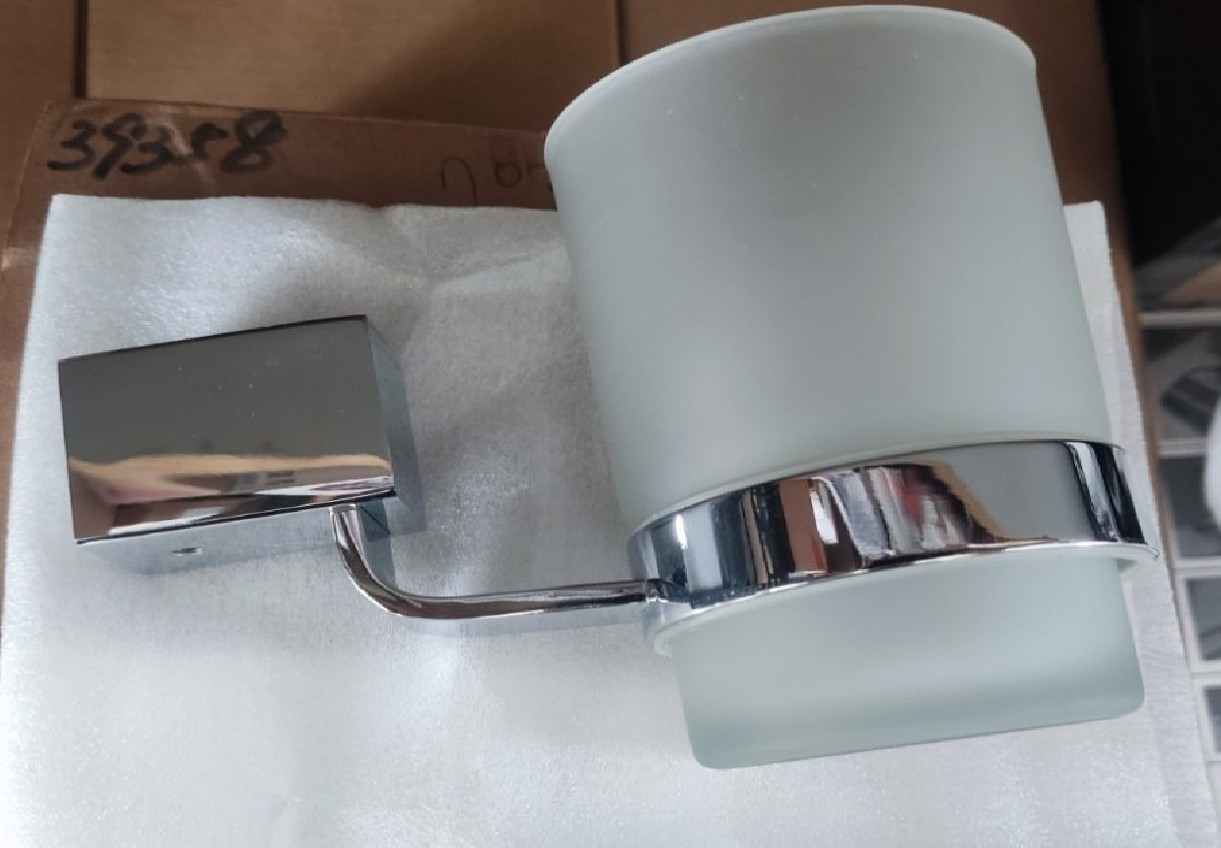 Επίτοιχη ποτηροθήκη